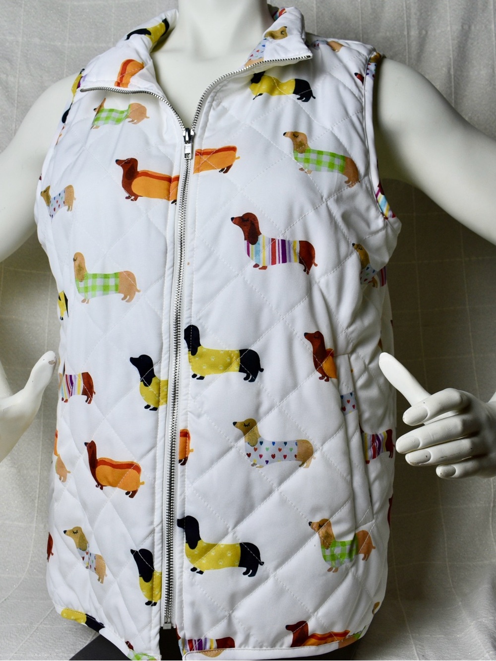 SheShow Women’s M Dachshund Dog Print Quilted Vest NWT White Puffer Zip